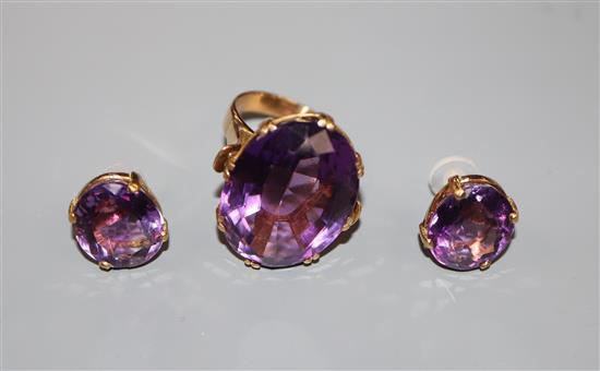 A modern 585 yellow metal and amethyst set dress ring, size M and a pair of similar 18k earrings.